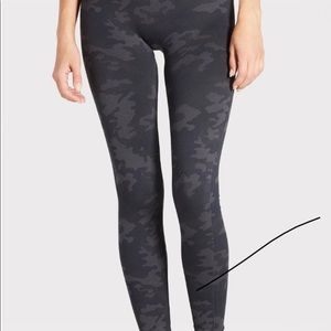 SPANX seamless camo leggings Size M